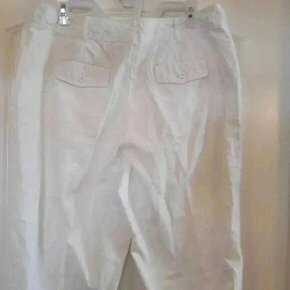 Studio Works Women's White Cotton Capri Pants - Picture 8 of 8